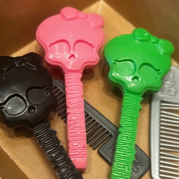 ⭐️ Monster High Skull Hair Brush Comb Bundle Set Green Pink Black Silver Kids - Picture 3 of 3